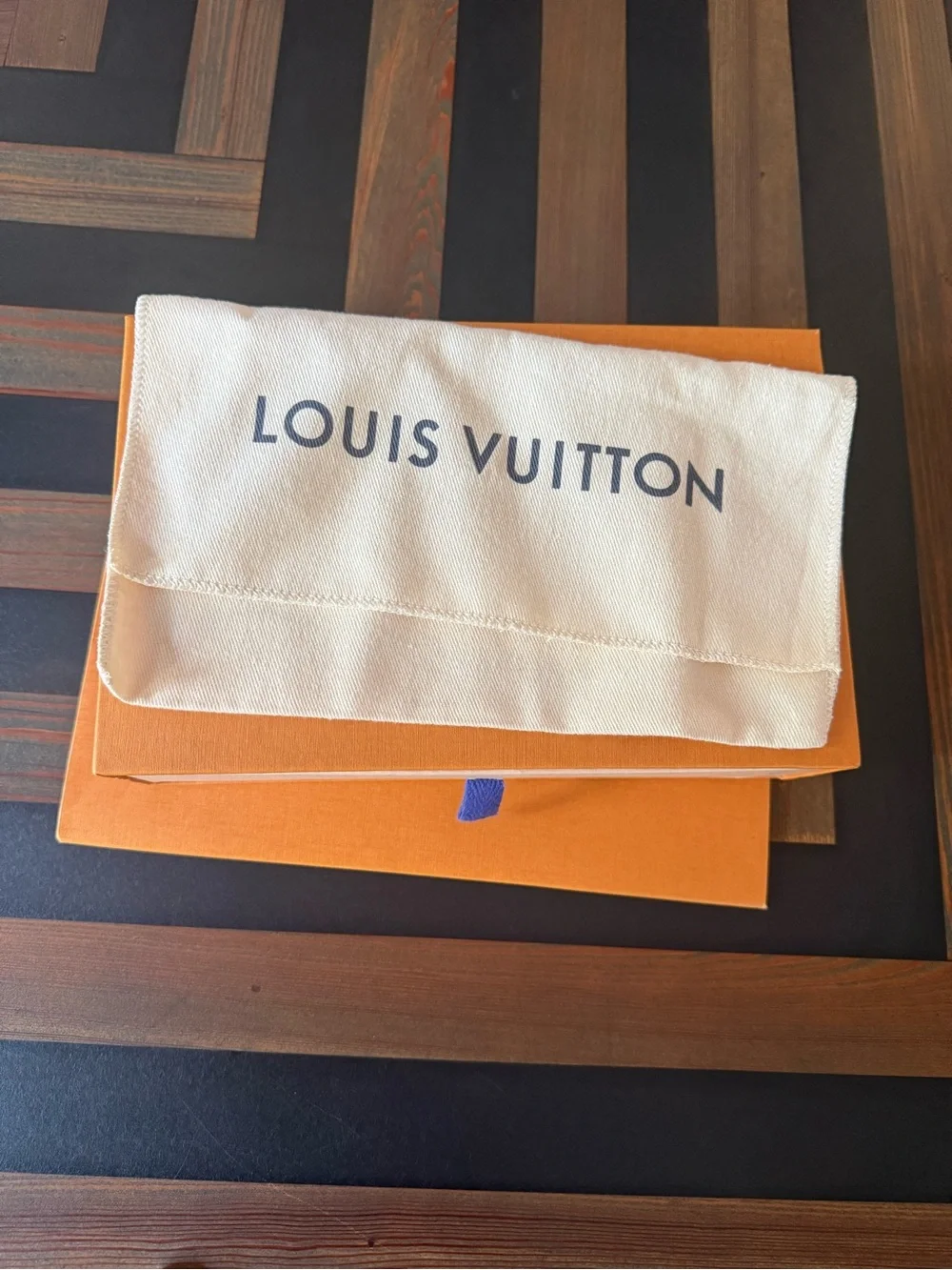 Louis Vuitton mini pochette